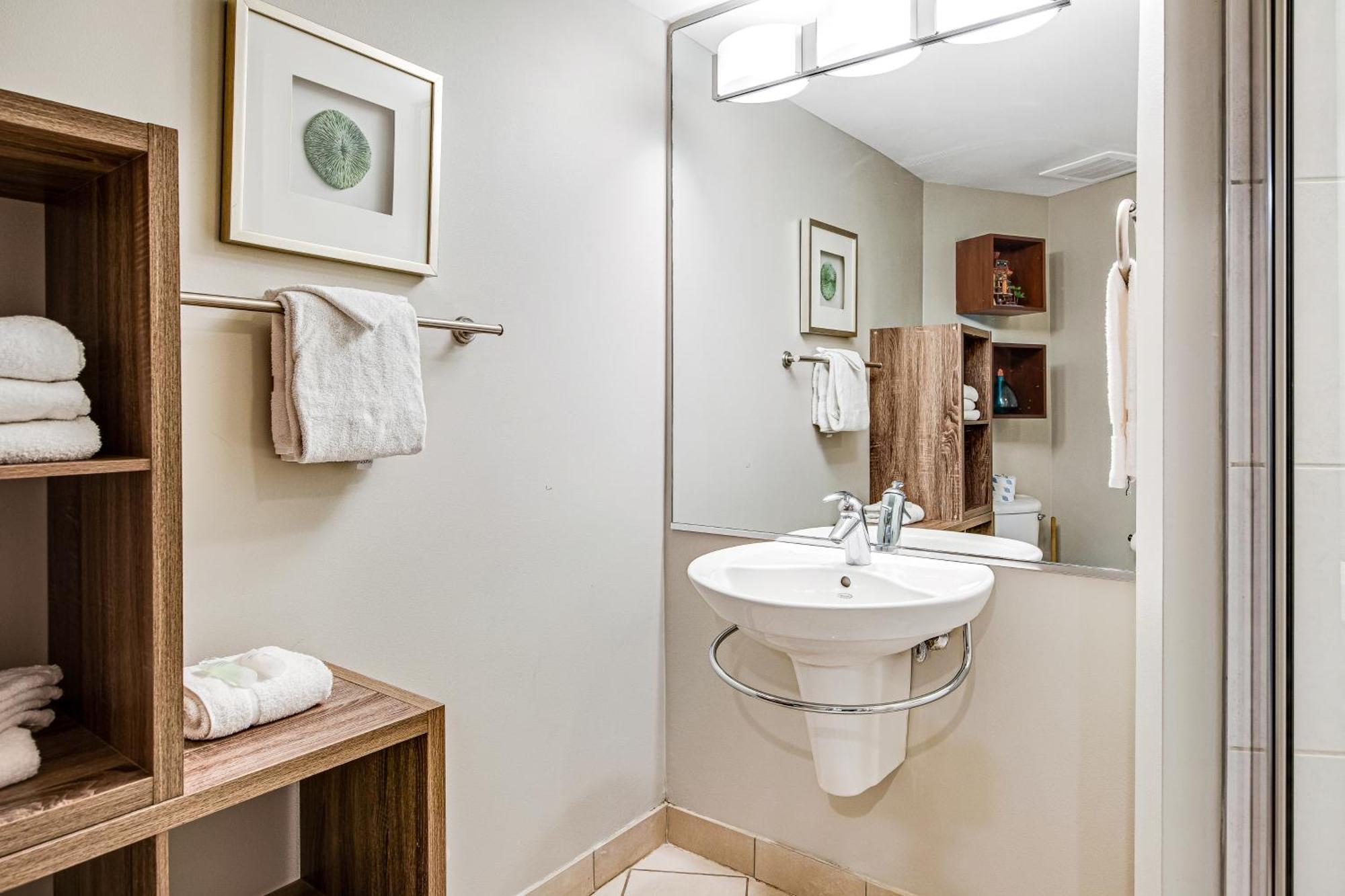 Bahia Condos Destin Room photo